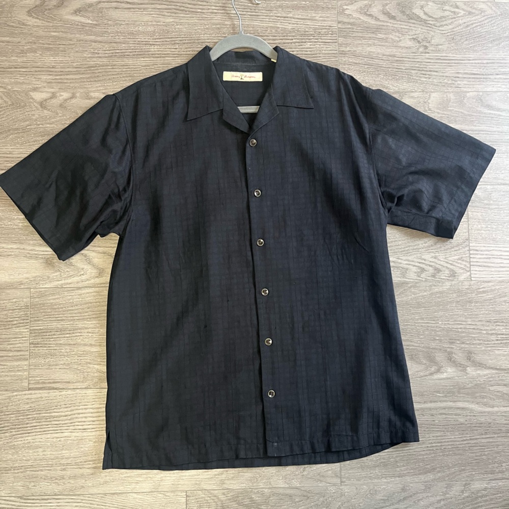 Tommy Bahama Silk Blend Black Textured Short Sleeve Button Down Shirt